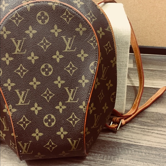 Louis Vuitton authentic backpack - Picture 2 of 8